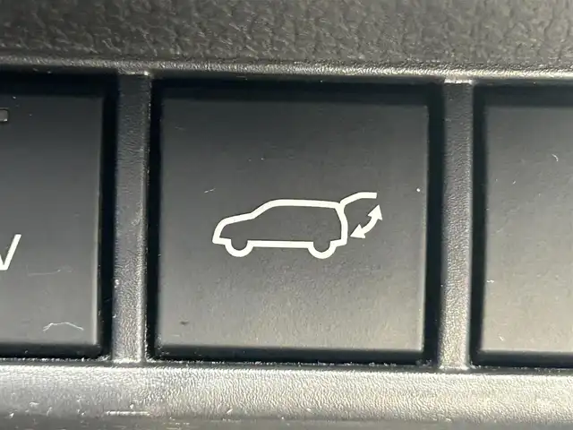 トヨタ プリウス Z 岡山県 2023(令5)年 7.5万km 黒 登録時走行距離74717km/調光パノラマルーフ/純正12.3ディスプレイオーディオ/（AM/FM/TV/BT/MiraCast/HDMI）/パノラミックビューモニター/D/N席シートヒーター/D/N席ベンチレーション/D席パワーシート/メモリーシート/トヨタセーフティセンス/・アダプティブクルーズコントロール/・レーンディパーチャアラート/・オートマチックハイビーム/・クリアランスソナー/・ブラインドスポットモニター/AC100V/ワイヤレス充電/D席メモリーシート/ステアリングヒーター/電子パーキングシステム/ビルトインETC2.0/デジタルインナーミラー/サブウーファー/純正19インチアルミホイール