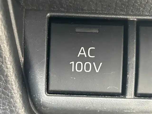 トヨタ プリウス Z 岡山県 2023(令5)年 7.5万km 黒 登録時走行距離74717km/調光パノラマルーフ/純正12.3ディスプレイオーディオ/（AM/FM/TV/BT/MiraCast/HDMI）/パノラミックビューモニター/D/N席シートヒーター/D/N席ベンチレーション/D席パワーシート/メモリーシート/トヨタセーフティセンス/・アダプティブクルーズコントロール/・レーンディパーチャアラート/・オートマチックハイビーム/・クリアランスソナー/・ブラインドスポットモニター/AC100V/ワイヤレス充電/D席メモリーシート/ステアリングヒーター/電子パーキングシステム/ビルトインETC2.0/デジタルインナーミラー/サブウーファー/純正19インチアルミホイール