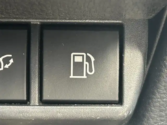 トヨタ プリウス Z 岡山県 2023(令5)年 7.5万km 黒 登録時走行距離74717km/調光パノラマルーフ/純正12.3ディスプレイオーディオ/（AM/FM/TV/BT/MiraCast/HDMI）/パノラミックビューモニター/D/N席シートヒーター/D/N席ベンチレーション/D席パワーシート/メモリーシート/トヨタセーフティセンス/・アダプティブクルーズコントロール/・レーンディパーチャアラート/・オートマチックハイビーム/・クリアランスソナー/・ブラインドスポットモニター/AC100V/ワイヤレス充電/D席メモリーシート/ステアリングヒーター/電子パーキングシステム/ビルトインETC2.0/デジタルインナーミラー/サブウーファー/純正19インチアルミホイール