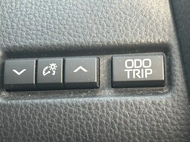 トヨタ プリウス Z 岡山県 2023(令5)年 7.5万km 黒 登録時走行距離74717km/調光パノラマルーフ/純正12.3ディスプレイオーディオ/（AM/FM/TV/BT/MiraCast/HDMI）/パノラミックビューモニター/D/N席シートヒーター/D/N席ベンチレーション/D席パワーシート/メモリーシート/トヨタセーフティセンス/・アダプティブクルーズコントロール/・レーンディパーチャアラート/・オートマチックハイビーム/・クリアランスソナー/・ブラインドスポットモニター/AC100V/ワイヤレス充電/D席メモリーシート/ステアリングヒーター/電子パーキングシステム/ビルトインETC2.0/デジタルインナーミラー/サブウーファー/純正19インチアルミホイール