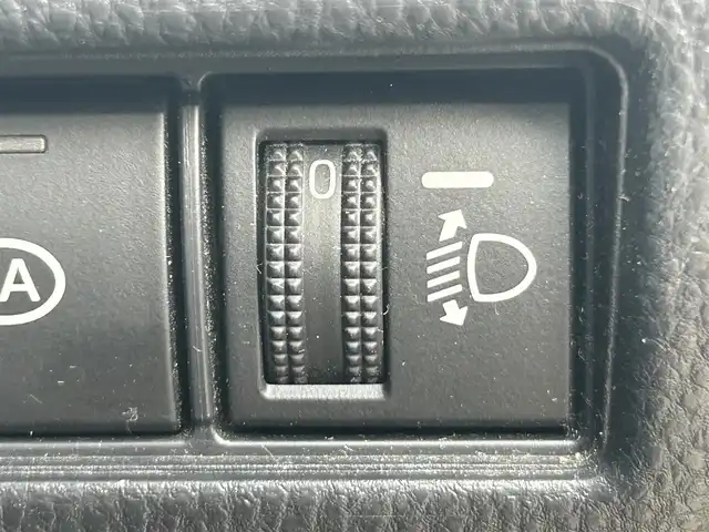 トヨタ プリウス Z 岡山県 2023(令5)年 7.5万km 黒 登録時走行距離74717km/調光パノラマルーフ/純正12.3ディスプレイオーディオ/（AM/FM/TV/BT/MiraCast/HDMI）/パノラミックビューモニター/D/N席シートヒーター/D/N席ベンチレーション/D席パワーシート/メモリーシート/トヨタセーフティセンス/・アダプティブクルーズコントロール/・レーンディパーチャアラート/・オートマチックハイビーム/・クリアランスソナー/・ブラインドスポットモニター/AC100V/ワイヤレス充電/D席メモリーシート/ステアリングヒーター/電子パーキングシステム/ビルトインETC2.0/デジタルインナーミラー/サブウーファー/純正19インチアルミホイール