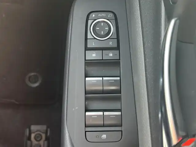 トヨタ プリウス Z 岡山県 2023(令5)年 7.5万km 黒 登録時走行距離74717km/調光パノラマルーフ/純正12.3ディスプレイオーディオ/（AM/FM/TV/BT/MiraCast/HDMI）/パノラミックビューモニター/D/N席シートヒーター/D/N席ベンチレーション/D席パワーシート/メモリーシート/トヨタセーフティセンス/・アダプティブクルーズコントロール/・レーンディパーチャアラート/・オートマチックハイビーム/・クリアランスソナー/・ブラインドスポットモニター/AC100V/ワイヤレス充電/D席メモリーシート/ステアリングヒーター/電子パーキングシステム/ビルトインETC2.0/デジタルインナーミラー/サブウーファー/純正19インチアルミホイール