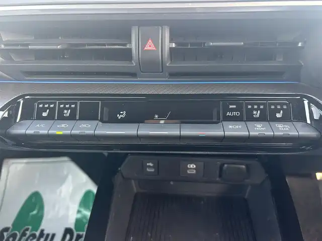 トヨタ プリウス Z 岡山県 2023(令5)年 7.5万km 黒 登録時走行距離74717km/調光パノラマルーフ/純正12.3ディスプレイオーディオ/（AM/FM/TV/BT/MiraCast/HDMI）/パノラミックビューモニター/D/N席シートヒーター/D/N席ベンチレーション/D席パワーシート/メモリーシート/トヨタセーフティセンス/・アダプティブクルーズコントロール/・レーンディパーチャアラート/・オートマチックハイビーム/・クリアランスソナー/・ブラインドスポットモニター/AC100V/ワイヤレス充電/D席メモリーシート/ステアリングヒーター/電子パーキングシステム/ビルトインETC2.0/デジタルインナーミラー/サブウーファー/純正19インチアルミホイール