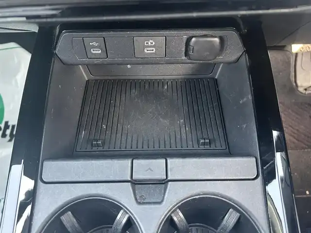 トヨタ プリウス Z 岡山県 2023(令5)年 7.5万km 黒 登録時走行距離74717km/調光パノラマルーフ/純正12.3ディスプレイオーディオ/（AM/FM/TV/BT/MiraCast/HDMI）/パノラミックビューモニター/D/N席シートヒーター/D/N席ベンチレーション/D席パワーシート/メモリーシート/トヨタセーフティセンス/・アダプティブクルーズコントロール/・レーンディパーチャアラート/・オートマチックハイビーム/・クリアランスソナー/・ブラインドスポットモニター/AC100V/ワイヤレス充電/D席メモリーシート/ステアリングヒーター/電子パーキングシステム/ビルトインETC2.0/デジタルインナーミラー/サブウーファー/純正19インチアルミホイール