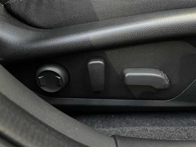 スバル クロストレック リミテッド 秋田県 2023(令5)年 0.4万km クリスタルホワイトP 登録時走行距離3326km/インフォメーションディスプレイ/フルセグテレビ/バックカメラ/衝突軽減ブレーキ/追従クルーズコントロール/ドライブレコーダー/アイドリングストップ/ウィンカーミラー/追従クルーズコントロール/ドアバイザー/パドルシフト/ステアリングヒーター/シートヒーター/メモリーシート/プッシュスタート/スマートキー/純正フロアマット/ETC/純正アルミホイール