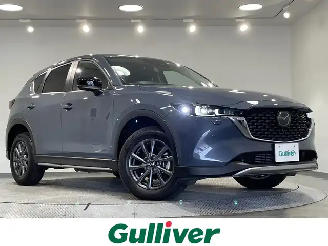 マツダ ＣＸ－５ XD フィールドジャーニー 愛知県 2022(令4)年 2.4万km ポリメタルグレーM マツダコネクトナビ/(フルセグ/BT/USB/スマートホン連携)/アラウンドビューモニター/BOSEサウンド/アイアクティブセンス＝＝＝＝＝＝＝＝＝/レーダークルーズコントロール/車間制御システム/車間認知支援システム/衝突軽減防止/レーンキープアシストシステム/ブラインドスポットモニター/ドライバーアテンションアラート/スマートブレーキサポート/パーキングセンサー/速度＆標識認識/＝＝＝＝＝＝＝＝＝＝＝＝＝＝＝＝＝＝/ドライブレコーダー前後/ETC/シートヒーター/ステアリングヒーター/革巻きステアリング/ステアリングスイッチ/ドライブセレクト/オートホールド/パドルシフト/MTモード付AT/アイドリングストップ/ヘッドアップディスプレイ/プッシュスタート＆スマートキ/ウインカー付き電動格納ミラー/LEDヘッドライト/フォグランプ/純正フロアマット/純正17インチAW