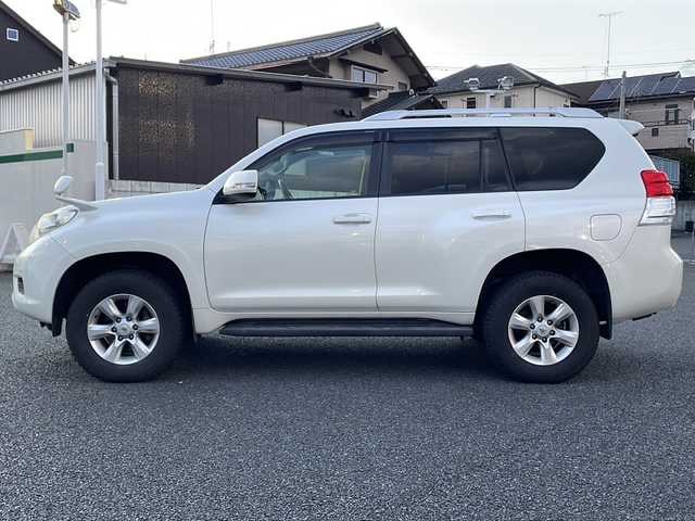 トヨタ ランドクルーザー プラド TX Lパッケージ 東京都 2010(平22)年 4.9万km ホワイトパールクリスタルシャイン ワンオーナー/メモリナビ/フルセグテレビ/ルーフレール/4WD/プッシュスタート/純正17インチAW/保証書/取説書/スペア