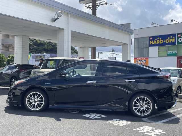 トヨタ プリウス A プレミアム　ツーリングセレ 長崎県 2018(平30)年 8.2万km アティチュードブラックマイカ 純正SDナビ（フルセグ、CD/AM/FM/BTオーディオ）/バックカメラ/ステアリングリモコン/プッシュスタート/クルーズコントロール/横滑り防止装置/レーンキープアシスト/モデリスタエアロ/BBSホイール/D席パワーシート/ビルトインETC/シートヒーター（DN席）/オートライト/オートハイビーム/センターコンソール/取扱説明書/保証書