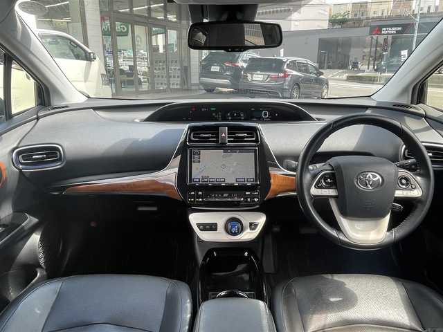 トヨタ プリウス A プレミアム　ツーリングセレ 長崎県 2018(平30)年 8.2万km アティチュードブラックマイカ 純正SDナビ（フルセグ、CD/AM/FM/BTオーディオ）/バックカメラ/ステアリングリモコン/プッシュスタート/クルーズコントロール/横滑り防止装置/レーンキープアシスト/モデリスタエアロ/BBSホイール/D席パワーシート/ビルトインETC/シートヒーター（DN席）/オートライト/オートハイビーム/センターコンソール/取扱説明書/保証書