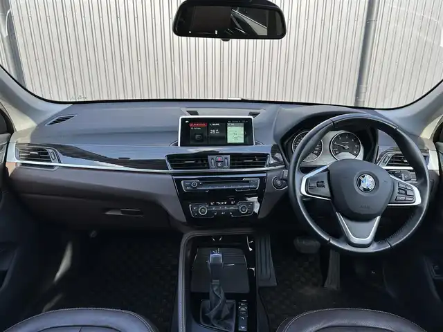 ＢＭＷ Ｘ１ xDrive 18d xライン 福島県 2017(平29)年 4.7万km ミネラルホワイト コンフォート・パッケージ/● オートマチック・テールゲート・オペレーション（オープン／クローズ）/● スライディング・リヤ・シート（リヤ・シート・バックレスト角度調節機能付）/● 電動フロント・シート（運転席&助手席、運転席メモリー機能付）/ハイライン・パッケージ/● パーフォレーテッド・ダコタ・モカレザー・シート/● フロント・シート・ヒーティング/● ファイン・ウッド・オーク・グレイン・マット・インテリア・トリム／パール・クローム・ハイライト/純正HDDナビ/バックカメラ/コーナーセンサー/LEDオートライト/ミラーETC/アンビエントライト/Yスポーク・スタイリング579 18インチアロイ・ホイール/社外17AW冬タイヤ積込