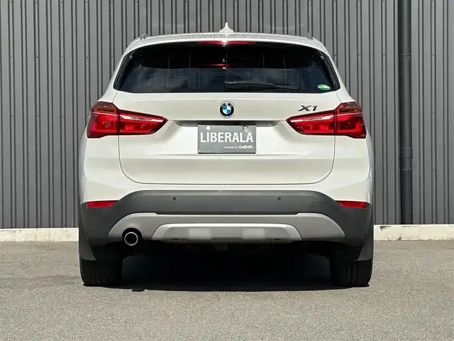 ＢＭＷ Ｘ１ xDrive 18d xライン 福島県 2017(平29)年 4.7万km ミネラルホワイト コンフォート・パッケージ/● オートマチック・テールゲート・オペレーション（オープン／クローズ）/● スライディング・リヤ・シート（リヤ・シート・バックレスト角度調節機能付）/● 電動フロント・シート（運転席&助手席、運転席メモリー機能付）/ハイライン・パッケージ/● パーフォレーテッド・ダコタ・モカレザー・シート/● フロント・シート・ヒーティング/● ファイン・ウッド・オーク・グレイン・マット・インテリア・トリム／パール・クローム・ハイライト/純正HDDナビ/バックカメラ/コーナーセンサー/LEDオートライト/ミラーETC/アンビエントライト/Yスポーク・スタイリング579 18インチアロイ・ホイール/社外17AW冬タイヤ積込