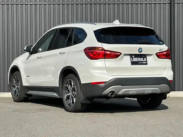 ＢＭＷ Ｘ１ xDrive 18d xライン 福島県 2017(平29)年 4.7万km ミネラルホワイト コンフォート・パッケージ/● オートマチック・テールゲート・オペレーション（オープン／クローズ）/● スライディング・リヤ・シート（リヤ・シート・バックレスト角度調節機能付）/● 電動フロント・シート（運転席&助手席、運転席メモリー機能付）/ハイライン・パッケージ/● パーフォレーテッド・ダコタ・モカレザー・シート/● フロント・シート・ヒーティング/● ファイン・ウッド・オーク・グレイン・マット・インテリア・トリム／パール・クローム・ハイライト/純正HDDナビ/バックカメラ/コーナーセンサー/LEDオートライト/ミラーETC/アンビエントライト/Yスポーク・スタイリング579 18インチアロイ・ホイール/社外17AW冬タイヤ積込