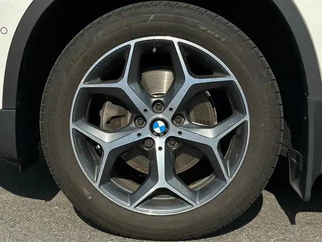 ＢＭＷ Ｘ１ xDrive 18d xライン 福島県 2017(平29)年 4.7万km ミネラルホワイト コンフォート・パッケージ/● オートマチック・テールゲート・オペレーション（オープン／クローズ）/● スライディング・リヤ・シート（リヤ・シート・バックレスト角度調節機能付）/● 電動フロント・シート（運転席&助手席、運転席メモリー機能付）/ハイライン・パッケージ/● パーフォレーテッド・ダコタ・モカレザー・シート/● フロント・シート・ヒーティング/● ファイン・ウッド・オーク・グレイン・マット・インテリア・トリム／パール・クローム・ハイライト/純正HDDナビ/バックカメラ/コーナーセンサー/LEDオートライト/ミラーETC/アンビエントライト/Yスポーク・スタイリング579 18インチアロイ・ホイール/社外17AW冬タイヤ積込