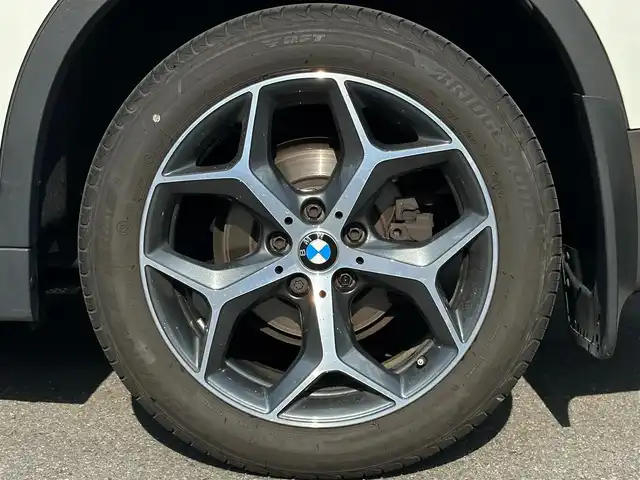 ＢＭＷ Ｘ１ xDrive 18d xライン 福島県 2017(平29)年 4.7万km ミネラルホワイト コンフォート・パッケージ/● オートマチック・テールゲート・オペレーション（オープン／クローズ）/● スライディング・リヤ・シート（リヤ・シート・バックレスト角度調節機能付）/● 電動フロント・シート（運転席&助手席、運転席メモリー機能付）/ハイライン・パッケージ/● パーフォレーテッド・ダコタ・モカレザー・シート/● フロント・シート・ヒーティング/● ファイン・ウッド・オーク・グレイン・マット・インテリア・トリム／パール・クローム・ハイライト/純正HDDナビ/バックカメラ/コーナーセンサー/LEDオートライト/ミラーETC/アンビエントライト/Yスポーク・スタイリング579 18インチアロイ・ホイール/社外17AW冬タイヤ積込