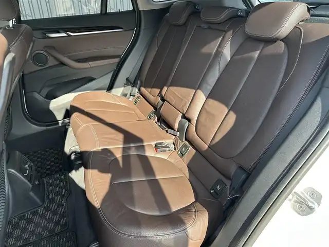 ＢＭＷ Ｘ１ xDrive 18d xライン 福島県 2017(平29)年 4.7万km ミネラルホワイト コンフォート・パッケージ/● オートマチック・テールゲート・オペレーション（オープン／クローズ）/● スライディング・リヤ・シート（リヤ・シート・バックレスト角度調節機能付）/● 電動フロント・シート（運転席&助手席、運転席メモリー機能付）/ハイライン・パッケージ/● パーフォレーテッド・ダコタ・モカレザー・シート/● フロント・シート・ヒーティング/● ファイン・ウッド・オーク・グレイン・マット・インテリア・トリム／パール・クローム・ハイライト/純正HDDナビ/バックカメラ/コーナーセンサー/LEDオートライト/ミラーETC/アンビエントライト/Yスポーク・スタイリング579 18インチアロイ・ホイール/社外17AW冬タイヤ積込