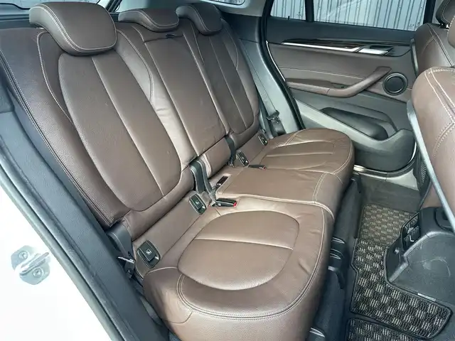 ＢＭＷ Ｘ１ xDrive 18d xライン 福島県 2017(平29)年 4.7万km ミネラルホワイト コンフォート・パッケージ/● オートマチック・テールゲート・オペレーション（オープン／クローズ）/● スライディング・リヤ・シート（リヤ・シート・バックレスト角度調節機能付）/● 電動フロント・シート（運転席&助手席、運転席メモリー機能付）/ハイライン・パッケージ/● パーフォレーテッド・ダコタ・モカレザー・シート/● フロント・シート・ヒーティング/● ファイン・ウッド・オーク・グレイン・マット・インテリア・トリム／パール・クローム・ハイライト/純正HDDナビ/バックカメラ/コーナーセンサー/LEDオートライト/ミラーETC/アンビエントライト/Yスポーク・スタイリング579 18インチアロイ・ホイール/社外17AW冬タイヤ積込