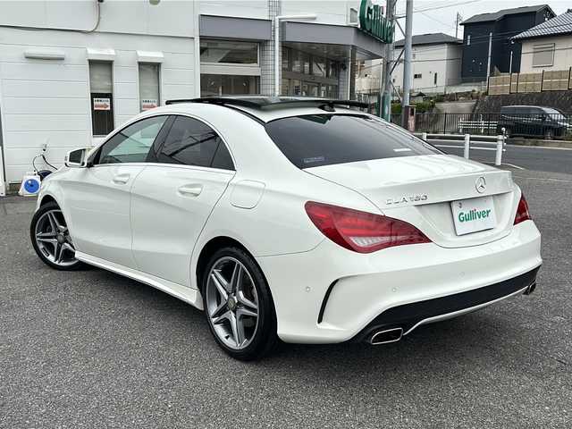 メルセデス・ベンツ ＣＬＡ１８０ AMGライン 愛知県 2014(平26)年 3.6万km カルサイトホワイト /禁煙車/正規ディーラー車//パノラミックスライディングルーフ//メーカーHDDナビ・フルセグTV//ETC/クルーズコントロール//ESP（横滑り防止装置）//パークトロニック//コーナーセンサー//アテンションアシスト//車間距離警告//D/N席パワーシート（メモリ付き）//D/N席シートヒーター//黒レザーDINAMICAシート//電動格納ミラーウィンカー//AMG5ツインスポークホイール//AMGフロアマット//キセノンオートライト//ステアリングスイッチ//取扱説明書/新車保証書