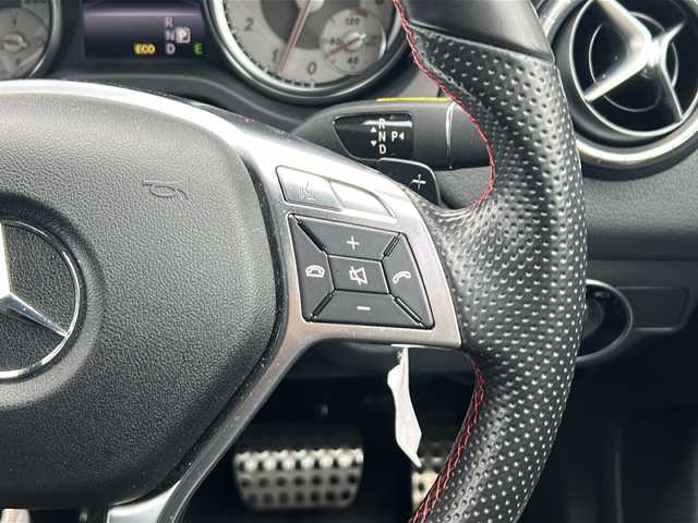 メルセデス・ベンツ ＣＬＡ１８０ AMGライン 愛知県 2014(平26)年 3.6万km カルサイトホワイト //禁煙車//パノラミックスライディングルーフ//メーカーHDDナビ//フルセグTV//Bluetooth//CD//ETC//クルーズコントロール//ESP（横滑り防止）//パークトロニック（コーナーセンサー）//アテンションアシスト//車間距離警告//電動パーキング//D/N席パワーシート（メモリ付き）//D/N席シートヒーター//黒レザーシート//電格ミラーウィンカー//AMG5ツインスポークホイール//AMGフロアマット//バイキセノンオートヘッドライト//ISOFIX//ステアリングスイッチ//取扱説明書//保証書