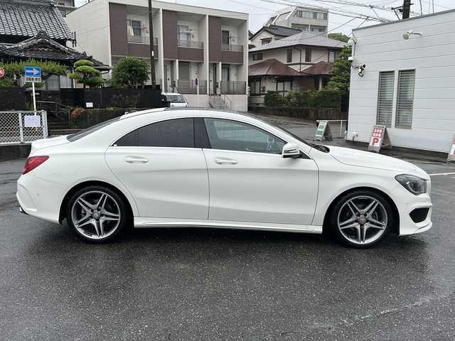 メルセデス・ベンツ ＣＬＡ１８０ AMGライン 愛知県 2014(平26)年 3.6万km カルサイトホワイト /禁煙車/正規ディーラー車//パノラミックスライディングルーフ//メーカーHDDナビ・フルセグTV//ETC/クルーズコントロール//ESP（横滑り防止装置）//パークトロニック//コーナーセンサー//アテンションアシスト//車間距離警告//D/N席パワーシート（メモリ付き）//D/N席シートヒーター//黒レザーDINAMICAシート//電動格納ミラーウィンカー//AMG5ツインスポークホイール//AMGフロアマット//キセノンオートライト//ステアリングスイッチ//取扱説明書/新車保証書