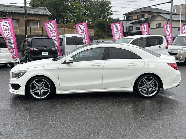 メルセデス・ベンツ ＣＬＡ１８０ AMGライン 愛知県 2014(平26)年 3.6万km カルサイトホワイト /禁煙車/正規ディーラー車//パノラミックスライディングルーフ//メーカーHDDナビ・フルセグTV//ETC/クルーズコントロール//ESP（横滑り防止装置）//パークトロニック//コーナーセンサー//アテンションアシスト//車間距離警告//D/N席パワーシート（メモリ付き）//D/N席シートヒーター//黒レザーDINAMICAシート//電動格納ミラーウィンカー//AMG5ツインスポークホイール//AMGフロアマット//キセノンオートライト//ステアリングスイッチ//取扱説明書/新車保証書