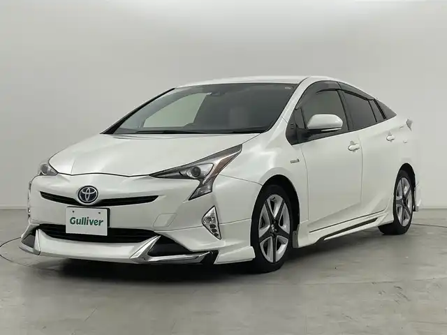 トヨタ プリウス S ツーリングセレクション 群馬県 2016(平28)年 6.8万km ホワイトパールクリスタルシャイン ナビレディセット/・バックカメラ/・ステアリングスイッチ/――――――――――――――――/純正SDナビ　（NSZN-W64T）/フルセグTV/CD/DVD/Bluetooth/AM/FM/ビルトインETC/フロント/サイド/リアアンダーエアロ/D/Nシートヒーター/LEDヘッドライト/トヨタセーフティセンス/・プリクラッシュセーフティ/・レーンディパーチャーアラート/・オートマチックハイビーム/・レーダークルーズコントロール/プッシュスタート/スマートキー/純正フロアマット