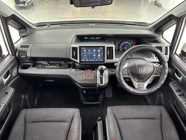 ホンダ ステップワゴン スパーダ Z 愛知県 2014(平26)年 7.8万km 白 禁煙車/純正9インチナビ/（CD/DVD/Bluetooth/フルセグTV/AM/FM)/バックカメラ/クルーズコントロール/ドライブレコーダー/ETC/両側パワースライドドア/パドルシフト/純性16インチアルミホイール/スマートキー/純正フロアマット/横滑り防止装置/HIDヘッドライト/フロントフォグランプ/電動格納ミラー
