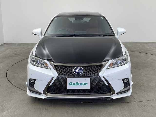レクサス ＣＴ 200h Fスポーツ 兵庫県 2014(平26)年 5.2万km ブラック/ホワイトノーヴァガラスフレーク ・純正ナビ＆TV＆BT＆DVD＆BD&CD&SD/・バックカメラ/・スピンドルグリル/・赤革シート/・前席シートヒーター/・前席パワーシート/・運転席メモリーシート/・スマートキー/・ビルトインETC/・ステアリングリモコン/・ステアリングヒーター/・クルーズコントロール/・コーナーセンサー/・TEIN車高調/・WORK製19インチアルミホイール/・社外フルエアロ/・パドルシフト/・トノカバー/・フロアマット/・LEDライト/・LEDフォグランプ/・オートライト