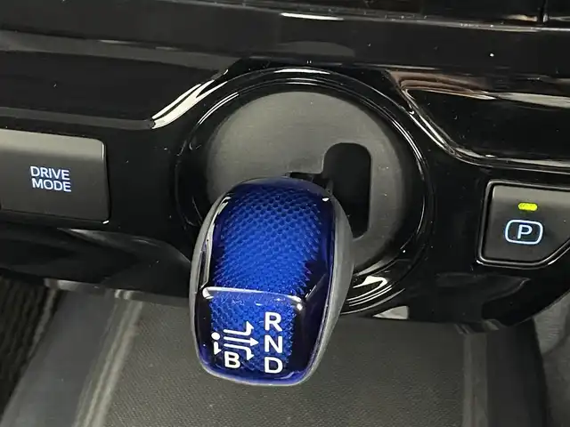 トヨタ プリウス SセーフティプラスⅡ 道央・札幌 2022(令4)年 4万km アティチュードブラックマイカ ・４WD/・純正ディスプレイナビ/　BT/USB/miracast/・バックカメラ/・ビルトインETC2.0/・前方ドライブレコーダー/・トヨタセーフティセンス/・PCS/・LTA/・RSA/・RCTA/・BSM/・nanoe/・レーダークルーズコントロール/・クリアランスソナー/・オートハイビーム/・LEDヘッドライト/・オートライト/・プッシュスタート/・スマートキー/・純正フロアマット