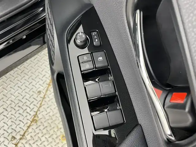 トヨタ プリウス SセーフティプラスⅡ 道央・札幌 2022(令4)年 4万km アティチュードブラックマイカ ・４WD/・純正ディスプレイナビ/　BT/USB/miracast/・バックカメラ/・ビルトインETC2.0/・前方ドライブレコーダー/・トヨタセーフティセンス/・PCS/・LTA/・RSA/・RCTA/・BSM/・nanoe/・レーダークルーズコントロール/・クリアランスソナー/・オートハイビーム/・LEDヘッドライト/・オートライト/・プッシュスタート/・スマートキー/・純正フロアマット