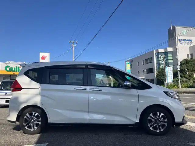 ホンダ フリード＋ クロスター ホンダセンシング 広島県 2022(令4)年 3.8万km プラチナホワイトパール ワンオーナー/ホンダセンシング/純正ナビ（VXM-227VFNi）/両側パワースライドドア/ハーフレザー調シート/フルセグTV/Bluetooth/バックガイドモニター/レーダークルーズ/シートヒーター（運転席・助手席）/ルーフレール/LEDオートライト/新車保証書/取扱説明書/スペアキー