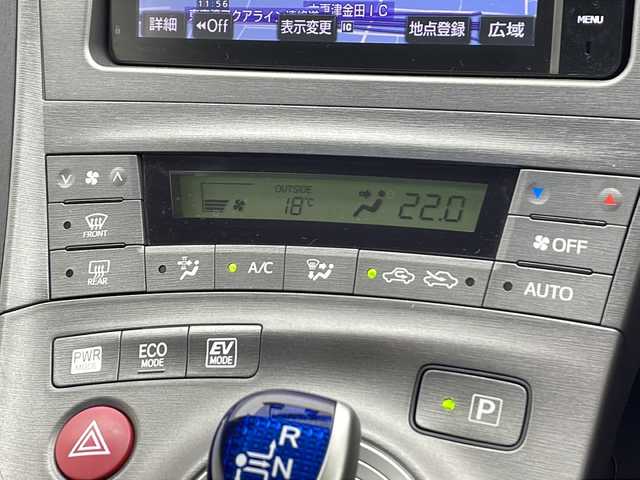 トヨタ プリウス S 千葉県 2012(平24)年 4.1万km ホワイトパールクリスタルシャイン 純正ナビ（フルセグTV/CD/DVD/TV/オートライト/ビルトインETC/フォグランプ/電動格納ミラー/純正フロアマット/プッシュスタート/スマートキー/スペアキー
