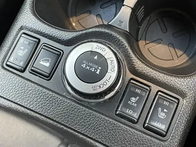 日産 エクストレイル 20X 道央・札幌 2017(平29)年 8.2万km ダイヤモンドブラック ・4WD/・純正9インチナビ　品番MM517D-L/（フルセグ/AM/FM/CD/DVD/BT）/・ビルトインETC/・バックカメラ/・衝突軽減ブレーキ/・コーナーセンサー/・ダウンヒルアシスト/・レザーシート/・シートヒーター（D席/N席）/・後席シートヒーター/・オートエアコン/・純正　18インチAW/・電動バックドア/・ステアリングスイッチ/・アイドリングストップ/・LEDヘッドライト/・オートライト/・オートハイビーム/・ライトレベライザー/・フォグランプ/・盗難防止装置/・ABS/・横滑り防止装置/・スマートキー/・プッシュスタート/・スペアキー/・純正フロアマット/・冬タイヤ　社外アルミ付き17インチ積込（溝なし）