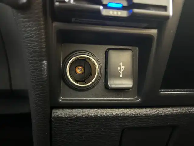 三菱 デリカＤ：５ ジャスパー 神奈川県 2023(令5)年 1.7万km ブラックダイヤモンド/グラファイトグレーメタリック 4WD/純正10.1型SDナビゲーション/AM FM  Bluetooth HDMI CD　DVD/マルチアラウンドモニター/両側パワースライドドア/E-アシスト/レーダークルーズコントロール/シートヒーター/パワーシート/ETC/ドライブレコーダー/フロアマット/ステアリングヒーター/パワーバックドア/スマートキー/スペアキー/LEDヘッドライト/オートライト/オートマチックハイビーム/純正18インチアルミホイル/ドアバイザー/車線維持支持機能/クリアランスソナー