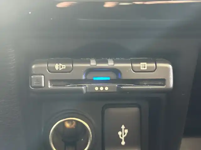 三菱 デリカＤ：５ ジャスパー 神奈川県 2023(令5)年 1.7万km ブラックダイヤモンド/グラファイトグレーメタリック 4WD/純正10.1型SDナビゲーション/AM FM  Bluetooth HDMI CD　DVD/マルチアラウンドモニター/両側パワースライドドア/E-アシスト/レーダークルーズコントロール/シートヒーター/パワーシート/ETC/ドライブレコーダー/フロアマット/ステアリングヒーター/パワーバックドア/スマートキー/スペアキー/LEDヘッドライト/オートライト/オートマチックハイビーム/純正18インチアルミホイル/ドアバイザー/車線維持支持機能/クリアランスソナー