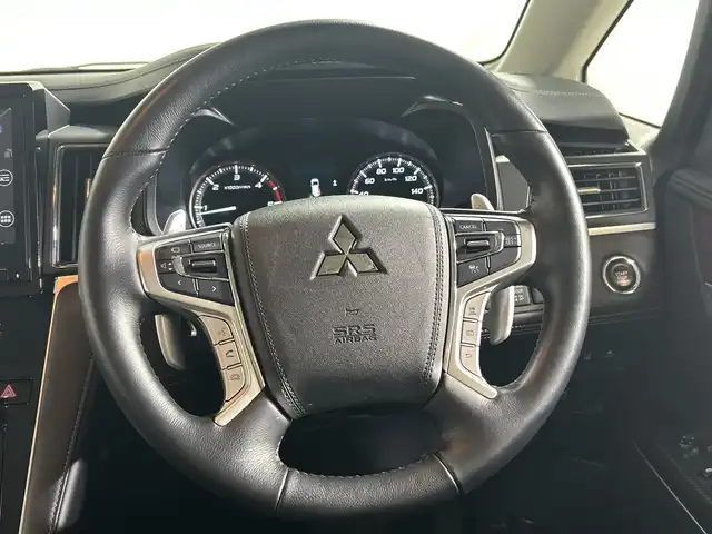 三菱 デリカＤ：５ ジャスパー 神奈川県 2023(令5)年 1.7万km ブラックダイヤモンド/グラファイトグレーメタリック 4WD/純正10.1型SDナビゲーション/AM FM  Bluetooth HDMI CD　DVD/マルチアラウンドモニター/両側パワースライドドア/E-アシスト/レーダークルーズコントロール/シートヒーター/パワーシート/ETC/ドライブレコーダー/フロアマット/ステアリングヒーター/パワーバックドア/スマートキー/スペアキー/LEDヘッドライト/オートライト/オートマチックハイビーム/純正18インチアルミホイル/ドアバイザー/車線維持支持機能/クリアランスソナー