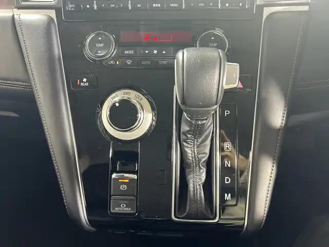 三菱 デリカＤ：５ ジャスパー 神奈川県 2023(令5)年 1.7万km ブラックダイヤモンド/グラファイトグレーメタリック 4WD/純正10.1型SDナビゲーション/AM FM  Bluetooth HDMI CD　DVD/マルチアラウンドモニター/両側パワースライドドア/E-アシスト/レーダークルーズコントロール/シートヒーター/パワーシート/ETC/ドライブレコーダー/フロアマット/ステアリングヒーター/パワーバックドア/スマートキー/スペアキー/LEDヘッドライト/オートライト/オートマチックハイビーム/純正18インチアルミホイル/ドアバイザー/車線維持支持機能/クリアランスソナー