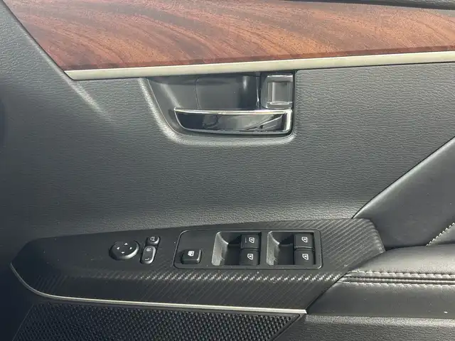 三菱 デリカＤ：５ ジャスパー 神奈川県 2023(令5)年 1.7万km ブラックダイヤモンド/グラファイトグレーメタリック 4WD/純正10.1型SDナビゲーション/AM FM  Bluetooth HDMI CD　DVD/マルチアラウンドモニター/両側パワースライドドア/E-アシスト/レーダークルーズコントロール/シートヒーター/パワーシート/ETC/ドライブレコーダー/フロアマット/ステアリングヒーター/パワーバックドア/スマートキー/スペアキー/LEDヘッドライト/オートライト/オートマチックハイビーム/純正18インチアルミホイル/ドアバイザー/車線維持支持機能/クリアランスソナー