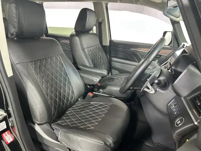 三菱 デリカＤ：５ ジャスパー 神奈川県 2023(令5)年 1.7万km ブラックダイヤモンド/グラファイトグレーメタリック 4WD/純正10.1型SDナビゲーション/AM FM  Bluetooth HDMI CD　DVD/マルチアラウンドモニター/両側パワースライドドア/E-アシスト/レーダークルーズコントロール/シートヒーター/パワーシート/ETC/ドライブレコーダー/フロアマット/ステアリングヒーター/パワーバックドア/スマートキー/スペアキー/LEDヘッドライト/オートライト/オートマチックハイビーム/純正18インチアルミホイル/ドアバイザー/車線維持支持機能/クリアランスソナー