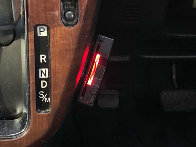 ダイハツ キャスト スポーツ SAⅡ 長野県 2017(平29)年 9.5万km パールホワイトⅢ ４ＷＤ/純正オーディオ CUK-W66D/　CD/USB/AUX/ＥＴＣ/本革巻ステアリング/パドルシフト/シートヒーター（Ｄ＋Ｎ席）/ハーフレザー/コーナーセンサー/純正フロアマット/プッシュスタート/アイドリングストップ/オートライト/ＬＥＤヘッドライト/純正アルミホイール/フォグランプ/ドアバイザー/スマートキー/スペアキー×１/ダブルサイドエアバッグ/横滑り防止機能/盗難防止機能