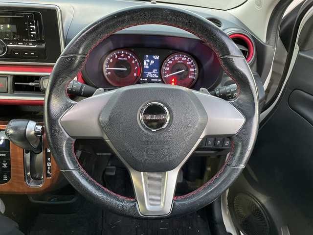 ダイハツ キャスト スポーツ SAⅡ 岩手県 2017(平29)年 9.5万km パールホワイトⅢ ４ＷＤ/純正オーディオ CUK-W66D/　CD/USB/AUX/ＥＴＣ/本革巻ステアリング/パドルシフト/シートヒーター（Ｄ＋Ｎ席）/ハーフレザー/コーナーセンサー/純正フロアマット/プッシュスタート/アイドリングストップ/オートライト/ＬＥＤヘッドライト/純正アルミホイール/フォグランプ/ドアバイザー/スマートキー/スペアキー×１/ダブルサイドエアバッグ/横滑り防止機能/盗難防止機能