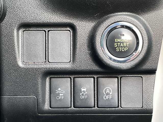 ダイハツ キャスト スポーツ SAⅡ 長野県 2017(平29)年 9.5万km パールホワイトⅢ ４ＷＤ/純正オーディオ CUK-W66D/　CD/USB/AUX/ＥＴＣ/本革巻ステアリング/パドルシフト/シートヒーター（Ｄ＋Ｎ席）/ハーフレザー/コーナーセンサー/純正フロアマット/プッシュスタート/アイドリングストップ/オートライト/ＬＥＤヘッドライト/純正アルミホイール/フォグランプ/ドアバイザー/スマートキー/スペアキー×１/ダブルサイドエアバッグ/横滑り防止機能/盗難防止機能