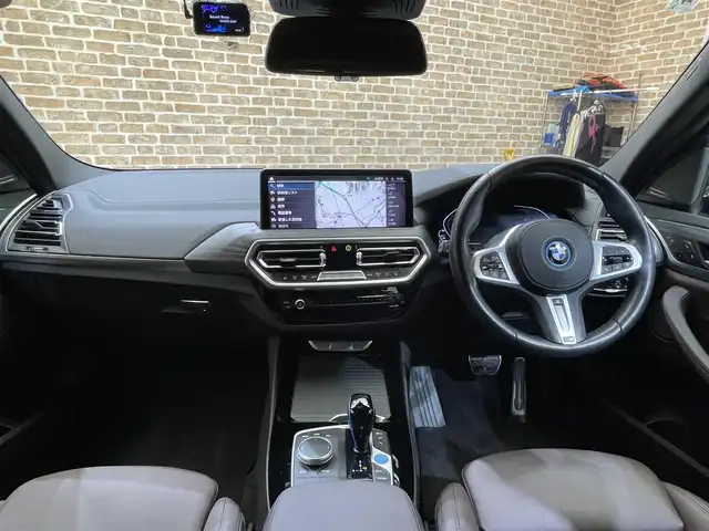 ＢＭＷ ｉＸ３ Mスポーツ 岩手県 2022(令4)年 3.9万km ソフィスト・グレー・ブリリアント・エフェクト ハーマンカードンサラウンドサウンドシステム/電動パノラマガラスサンルーフ/アダプティブサスペンション/ヘッドアップディスプレイ/ヴィーネカスレザーシート/ワイヤレスチャージング/３Dビューカメラ/ドライビングアシストプロフェッショナル/高速道路渋滞時ハンズオフアシスト/トラフィックサインアシスト/アダプティブクルーズコントロール/ステアリング＆レーンコントロールアシスト/レーンチェンジアシスト/レーンキーピングアシスト/衝突回避・被害軽減ブレーキ/ダイナミックスタビリティコントロール/パーキングアシストプラス/誤発進抑制制御/アダプティブLEDヘッドライト/ブレーキオートマチックホールド/12.3インチBMWライブコックピット/12.3インチワイドディスプレイHDDナビゲーション/AppleCarPlay/パワーシート/シートヒーター/ステアリングヒーター/純正19インチアルミホイール