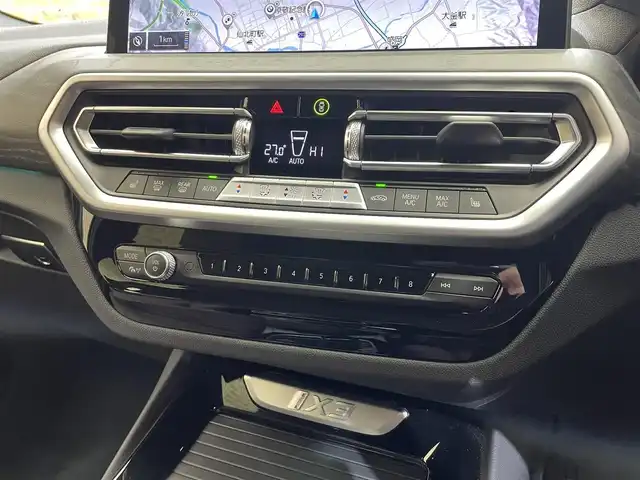 ＢＭＷ ｉＸ３ Mスポーツ 岩手県 2022(令4)年 3.9万km ソフィスト・グレー・ブリリアント・エフェクト ハーマンカードンサラウンドサウンドシステム/電動パノラマガラスサンルーフ/アダプティブサスペンション/ヘッドアップディスプレイ/ヴィーネカスレザーシート/ワイヤレスチャージング/３Dビューカメラ/ドライビングアシストプロフェッショナル/高速道路渋滞時ハンズオフアシスト/トラフィックサインアシスト/アダプティブクルーズコントロール/ステアリング＆レーンコントロールアシスト/レーンチェンジアシスト/レーンキーピングアシスト/衝突回避・被害軽減ブレーキ/ダイナミックスタビリティコントロール/パーキングアシストプラス/誤発進抑制制御/アダプティブLEDヘッドライト/ブレーキオートマチックホールド/12.3インチBMWライブコックピット/12.3インチワイドディスプレイHDDナビゲーション/AppleCarPlay/パワーシート/シートヒーター/ステアリングヒーター/純正19インチアルミホイール