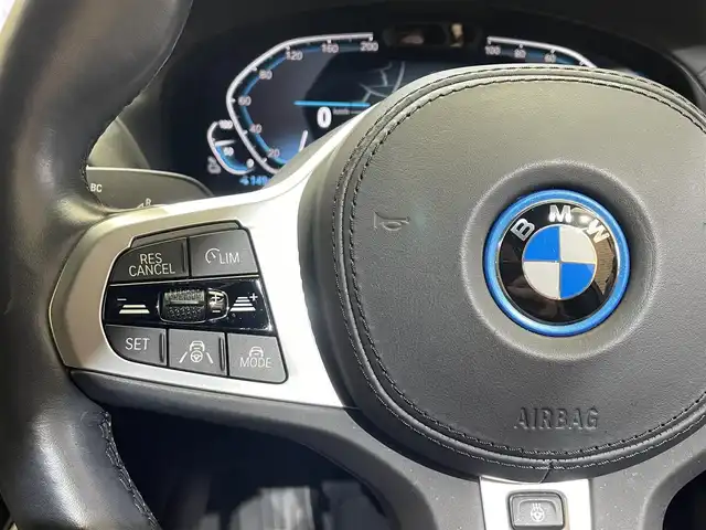 ＢＭＷ ｉＸ３ Mスポーツ 岩手県 2022(令4)年 3.9万km ソフィスト・グレー・ブリリアント・エフェクト ハーマンカードンサラウンドサウンドシステム/電動パノラマガラスサンルーフ/アダプティブサスペンション/ヘッドアップディスプレイ/ヴィーネカスレザーシート/ワイヤレスチャージング/３Dビューカメラ/ドライビングアシストプロフェッショナル/高速道路渋滞時ハンズオフアシスト/トラフィックサインアシスト/アダプティブクルーズコントロール/ステアリング＆レーンコントロールアシスト/レーンチェンジアシスト/レーンキーピングアシスト/衝突回避・被害軽減ブレーキ/ダイナミックスタビリティコントロール/パーキングアシストプラス/誤発進抑制制御/アダプティブLEDヘッドライト/ブレーキオートマチックホールド/12.3インチBMWライブコックピット/12.3インチワイドディスプレイHDDナビゲーション/AppleCarPlay/パワーシート/シートヒーター/ステアリングヒーター/純正19インチアルミホイール