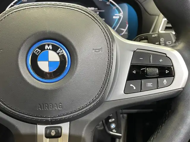ＢＭＷ ｉＸ３ Mスポーツ 岩手県 2022(令4)年 3.9万km ソフィスト・グレー・ブリリアント・エフェクト ハーマンカードンサラウンドサウンドシステム/電動パノラマガラスサンルーフ/アダプティブサスペンション/ヘッドアップディスプレイ/ヴィーネカスレザーシート/ワイヤレスチャージング/３Dビューカメラ/ドライビングアシストプロフェッショナル/高速道路渋滞時ハンズオフアシスト/トラフィックサインアシスト/アダプティブクルーズコントロール/ステアリング＆レーンコントロールアシスト/レーンチェンジアシスト/レーンキーピングアシスト/衝突回避・被害軽減ブレーキ/ダイナミックスタビリティコントロール/パーキングアシストプラス/誤発進抑制制御/アダプティブLEDヘッドライト/ブレーキオートマチックホールド/12.3インチBMWライブコックピット/12.3インチワイドディスプレイHDDナビゲーション/AppleCarPlay/パワーシート/シートヒーター/ステアリングヒーター/純正19インチアルミホイール