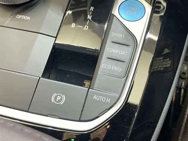 ＢＭＷ ｉＸ３ Mスポーツ 岩手県 2022(令4)年 3.9万km ソフィスト・グレー・ブリリアント・エフェクト ハーマンカードンサラウンドサウンドシステム/電動パノラマガラスサンルーフ/アダプティブサスペンション/ヘッドアップディスプレイ/ヴィーネカスレザーシート/ワイヤレスチャージング/３Dビューカメラ/ドライビングアシストプロフェッショナル/高速道路渋滞時ハンズオフアシスト/トラフィックサインアシスト/アダプティブクルーズコントロール/ステアリング＆レーンコントロールアシスト/レーンチェンジアシスト/レーンキーピングアシスト/衝突回避・被害軽減ブレーキ/ダイナミックスタビリティコントロール/パーキングアシストプラス/誤発進抑制制御/アダプティブLEDヘッドライト/ブレーキオートマチックホールド/12.3インチBMWライブコックピット/12.3インチワイドディスプレイHDDナビゲーション/AppleCarPlay/パワーシート/シートヒーター/ステアリングヒーター/純正19インチアルミホイール