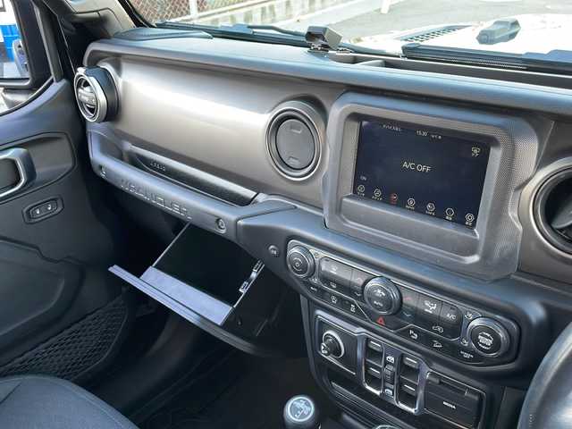 クライスラー・ジープ ジープ ラングラー アンリミテッド ウィリス 山口県 2020(令2)年 3.4万km ブラック 4WD/7インチタッチパネルモニター/・AM/FM/Bluetooth/USB/AUX/バック/サイドカメラ/ETC/前後ドライブレコーダー/純正ラバーフロアマット/17インチ純正アルミホイール/スマートキー・スペアキー有/プッシュアップスタート/フロントリアフォグランプ/オートライト/ヒルスタートアシスト/ヒルディセントコントロール/横滑り防止装置/アダプティブクルーズコントロール/衝突被害軽減システム/リアパークアシスト/取扱説明書/保証書/記録簿