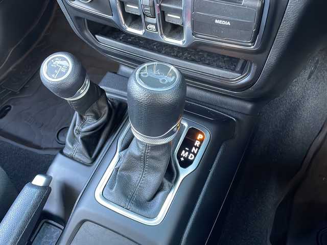 クライスラー・ジープ ジープ ラングラー アンリミテッド ウィリス 山口県 2020(令2)年 3.4万km ブラック 4WD/7インチタッチパネルモニター/・AM/FM/Bluetooth/USB/AUX/バック/サイドカメラ/ETC/前後ドライブレコーダー/純正ラバーフロアマット/17インチ純正アルミホイール/スマートキー・スペアキー有/プッシュアップスタート/フロントリアフォグランプ/オートライト/ヒルスタートアシスト/ヒルディセントコントロール/横滑り防止装置/アダプティブクルーズコントロール/衝突被害軽減システム/リアパークアシスト/取扱説明書/保証書/記録簿