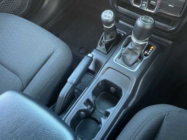 クライスラー・ジープ ジープ ラングラー アンリミテッド ウィリス 山口県 2020(令2)年 3.4万km ブラック 4WD/7インチタッチパネルモニター/・AM/FM/Bluetooth/USB/AUX/バック/サイドカメラ/ETC/前後ドライブレコーダー/純正ラバーフロアマット/17インチ純正アルミホイール/スマートキー・スペアキー有/プッシュアップスタート/フロントリアフォグランプ/オートライト/ヒルスタートアシスト/ヒルディセントコントロール/横滑り防止装置/アダプティブクルーズコントロール/衝突被害軽減システム/リアパークアシスト/取扱説明書/保証書/記録簿