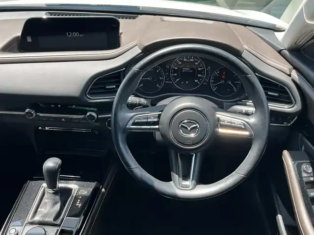 マツダ ＣＸ－３０ XD Lパッケージ 香川県 2019(令1)年 6万km スノーフレイクホワイトパールマイカ 登録時走行距離：59623km/純正ディスプレイオーディオ/　CD DVD BT フルセグTV/全方位カメラ/BOSEプレミアムサウンド/衝突被害軽減装置/レーンキープアシスト/レーダークルーズコントロール/クリアランスソナー/ブラインドスポットモニター/ヘッドアップディスプレイ/LEDヘッドライト/オートライト/オートハイビーム/ブラックレザーシート/シートヒーター/パワーシート/シートメモリ/電子パーキングブレーキ/ETC/革巻ステアリング/ステアリングリモコン/ステアリングヒーター/パドルシフト/MTモード付AT/アイドリングストップ/横滑り防止装置/プッシュスタート/スマートキー